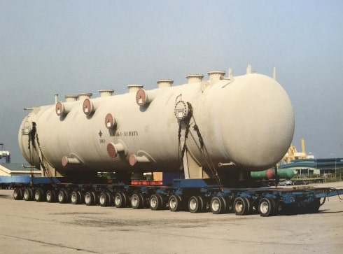 Heavy load being transported on self-propelled modular transporter