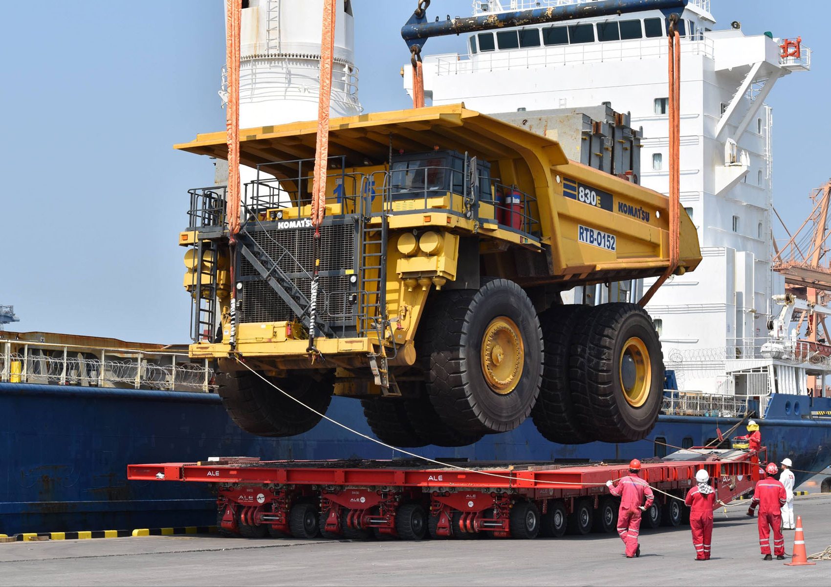 Mining machinery Komatsu 830E Crane lowering a Komatsu 830E mining truck